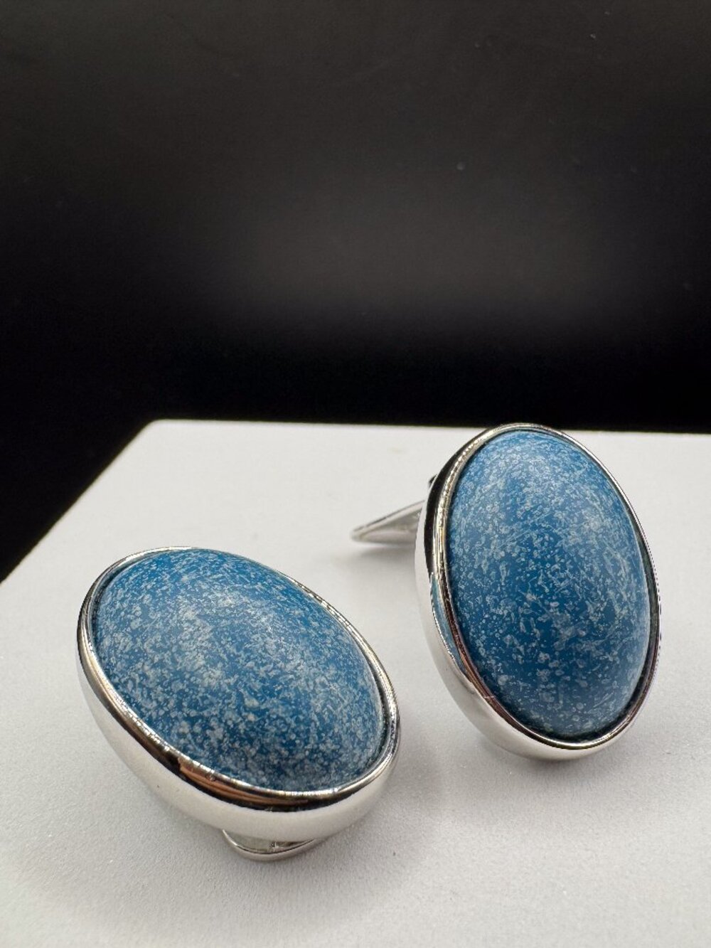 KJL Kenneth Jay Lane Blue Speckled Cabochon Clip On Earrings Silver Tone Vintage